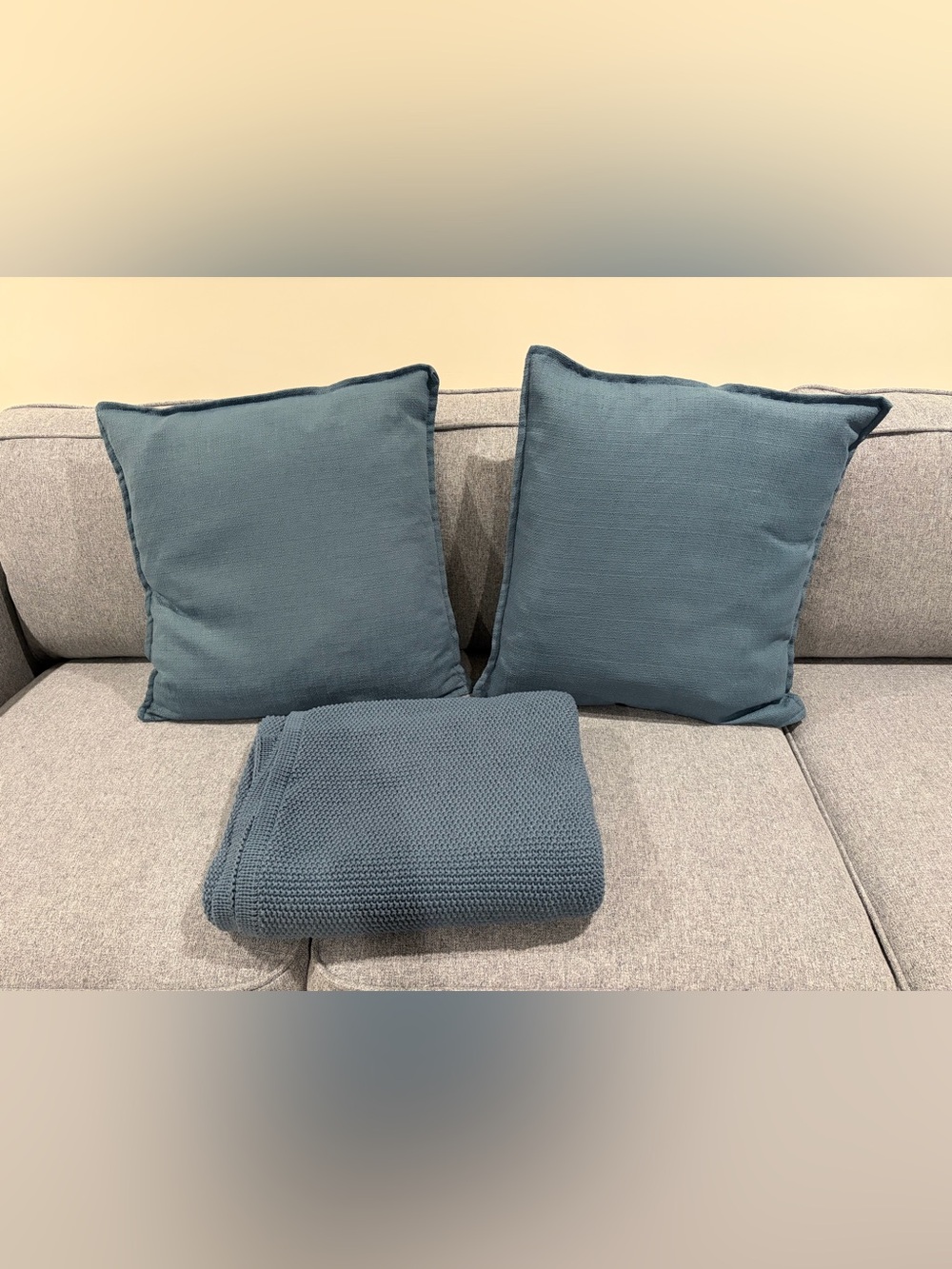 IKEA HUMLEMOTT
Throw blue-gray, 2 LAGERPOPPEL
Cushion covers & 2 Fjadrar pillows